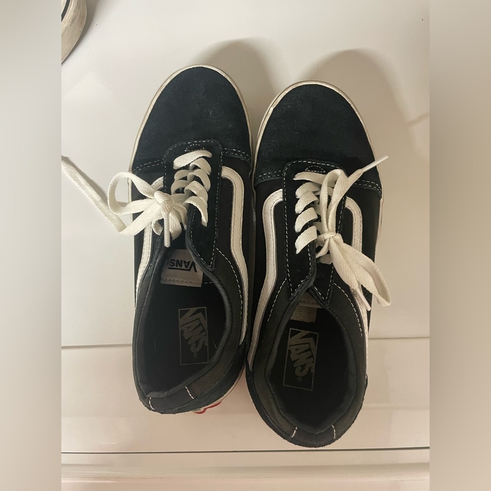 Black vans shoe size 5 youth